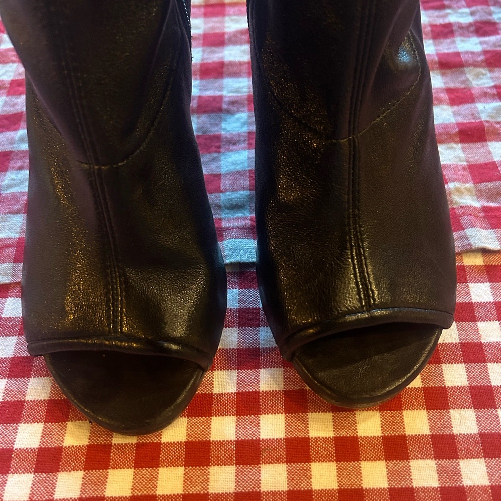 Stuart Weitzman Open Toe Knee High Pull On BLACK Leather Boots.